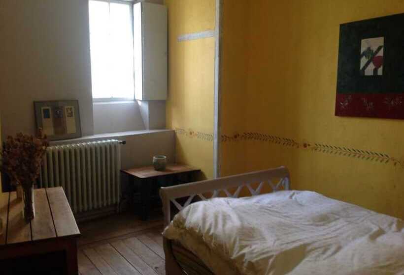 مبيت وإفطار Chateau De Laric