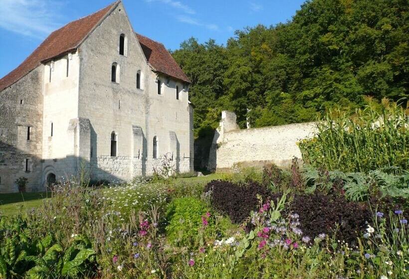 צימר Chateau Monastere De La Corroirie