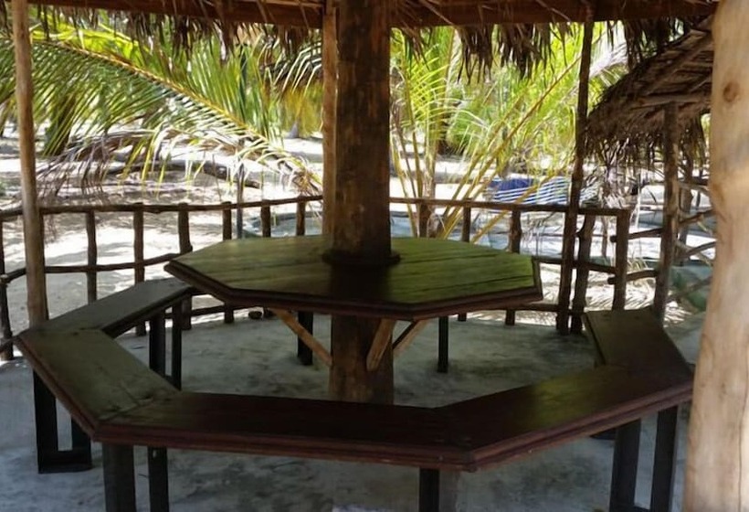 ホテル Alankuda Beach Resort