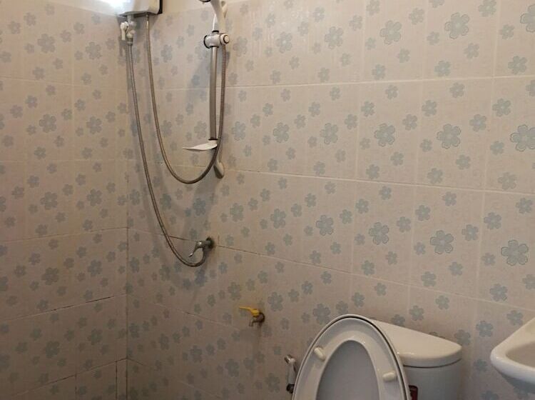 ホテル Baan Pak Parichat Sarun