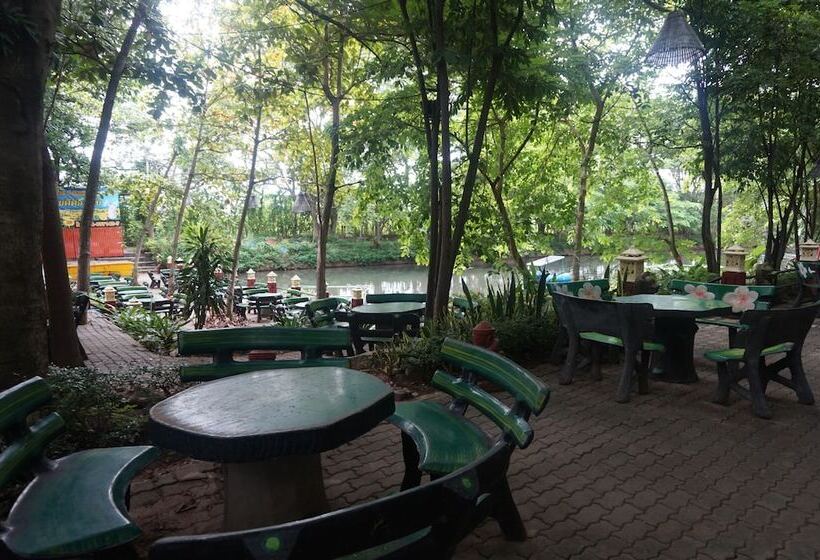 هتل C & C Resort Nangrong