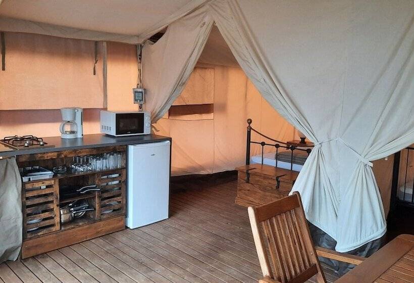 فندق Camping Les Chenes Clairs