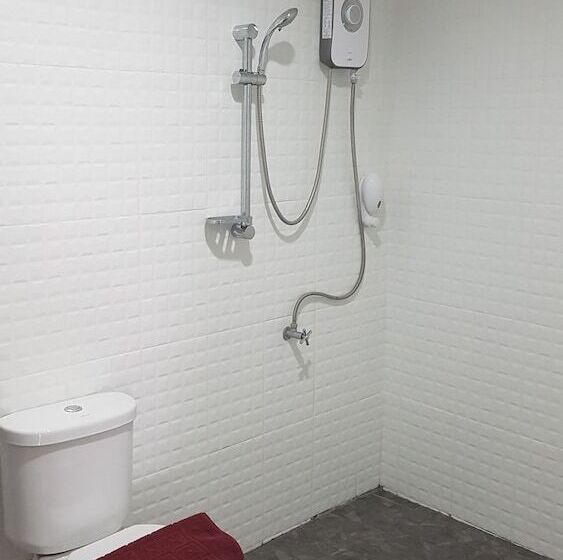 هتل Room 18 At Ptt Wangchao