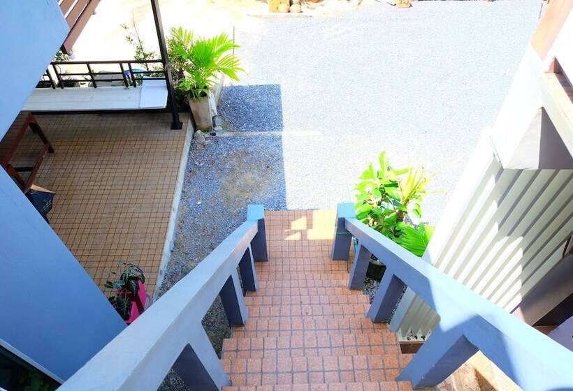酒店 Tharadol Beach Resort