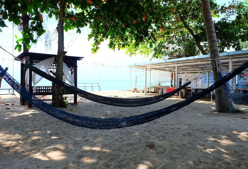 酒店 Tharadol Beach Resort