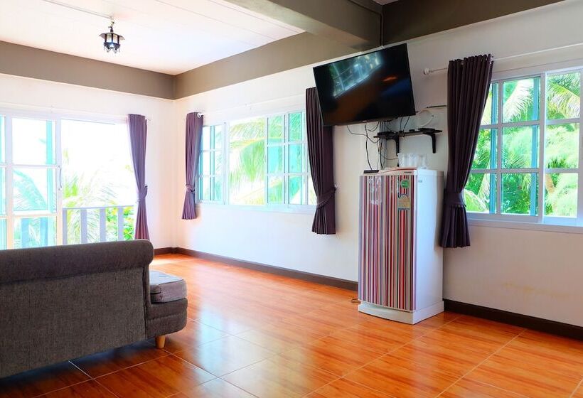 酒店 Tharadol Beach Resort