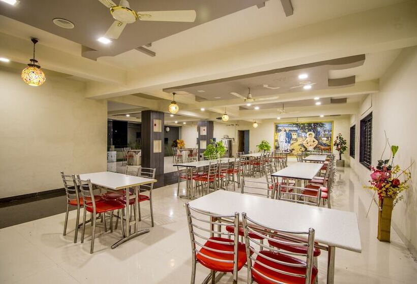 בית מלון כפרי Yogiraj Palace