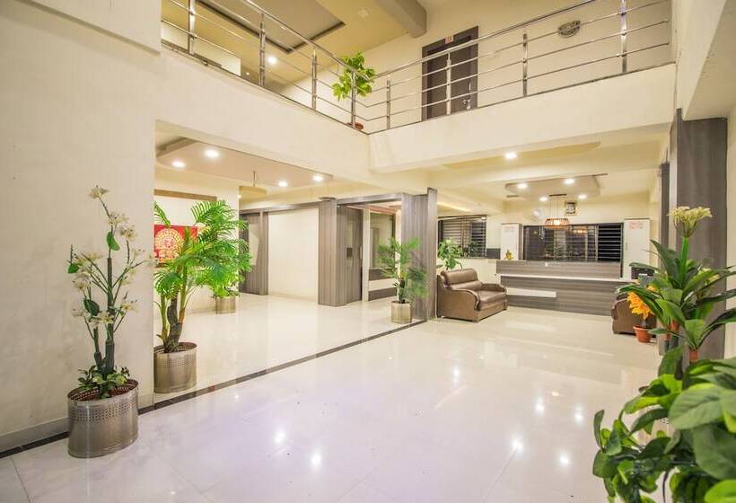 בית מלון כפרי Yogiraj Palace