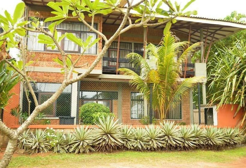 Пансион Wild Sands Beach Villa
