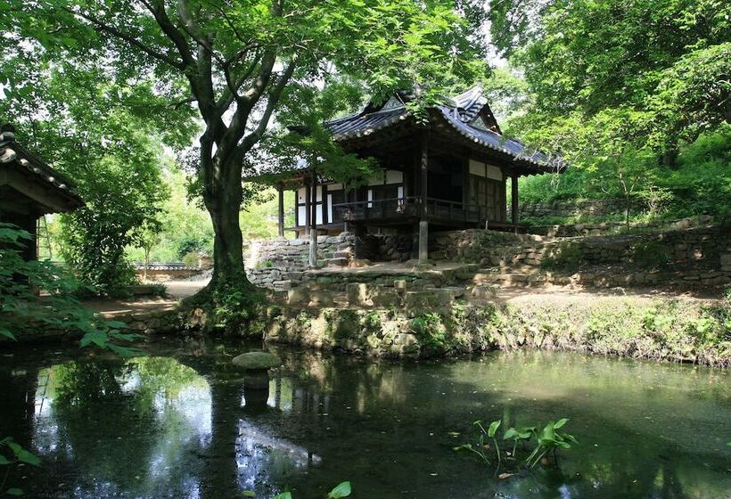 بنسيون Yi Jin Rae S Historic House