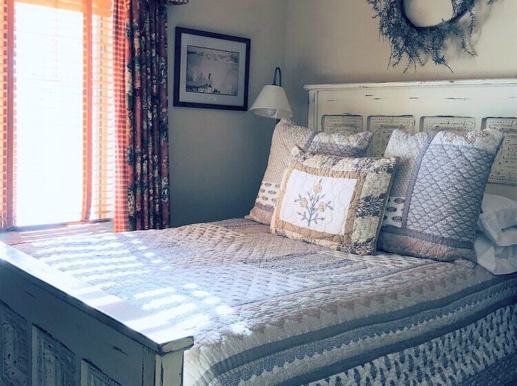 هتل Annabelle Inn