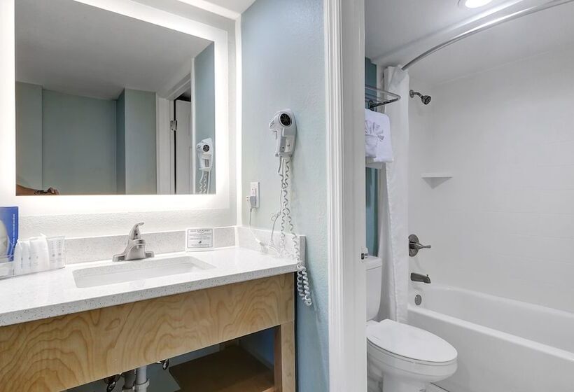 فندق Boardwalk Inn And Suites