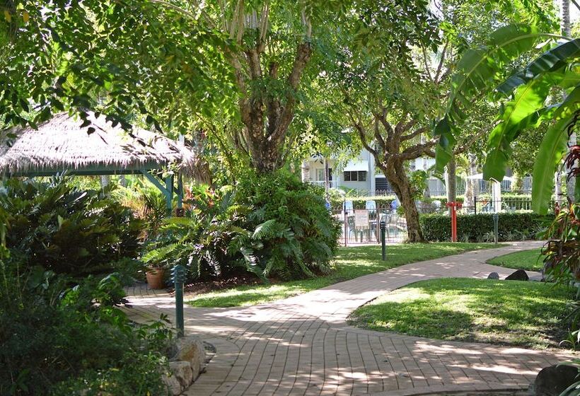 هتل Cairns Beach Resort