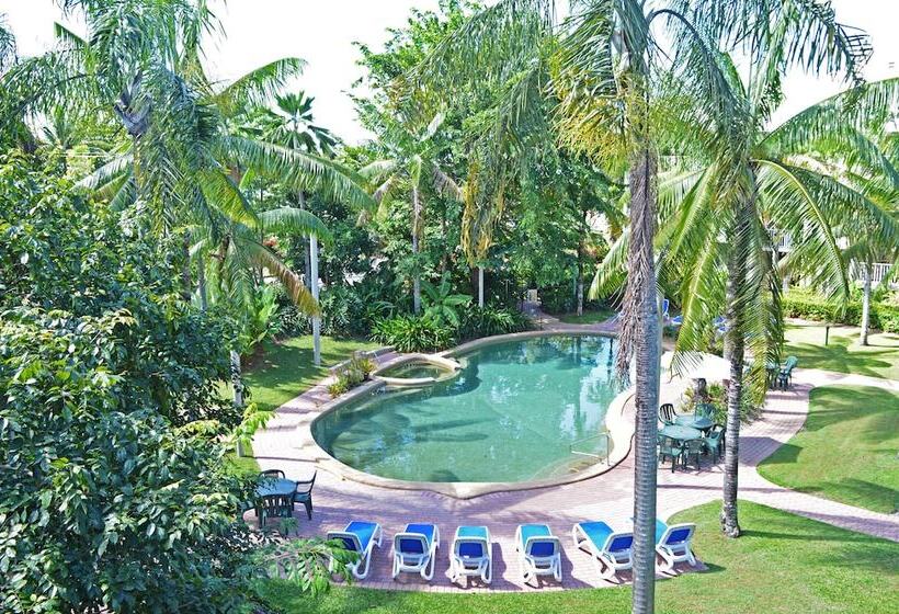 هتل Cairns Beach Resort