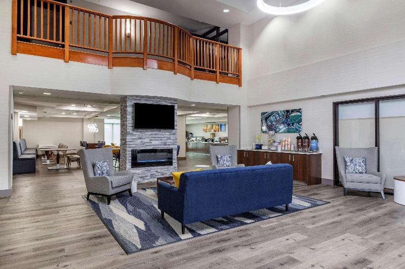 هتل Comfort Inn & Suites Grand Blanc Flint