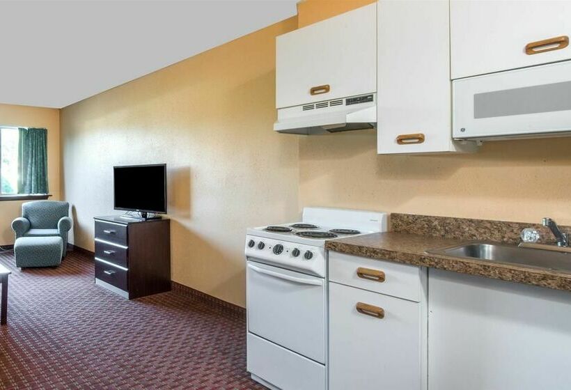 בית מלון כפרי Days Inn & Suites By Wyndham Groton Near The Casinos