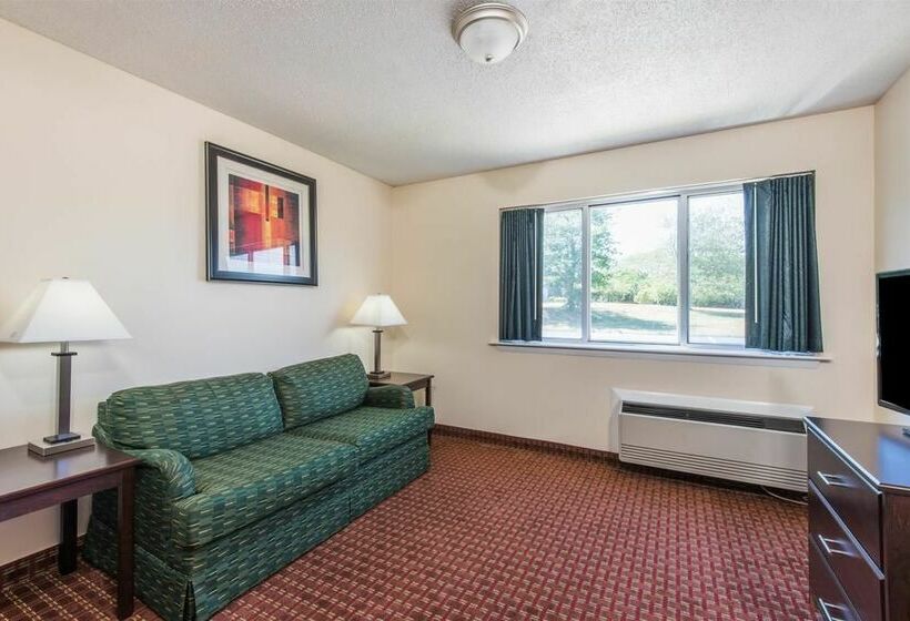 בית מלון כפרי Days Inn & Suites By Wyndham Groton Near The Casinos