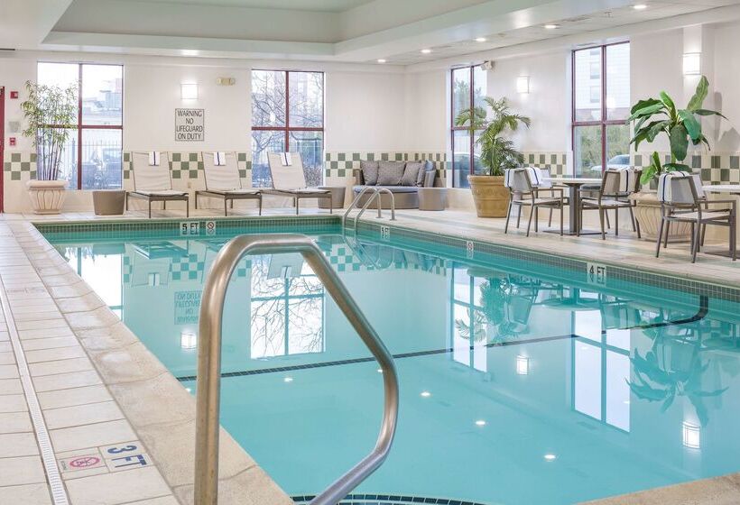 בית מלון כפרי Doubletree By Hilton Boston Logan Airport Chelsea
