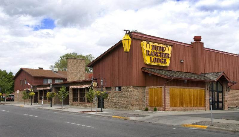 هتل Dude Rancher Lodge