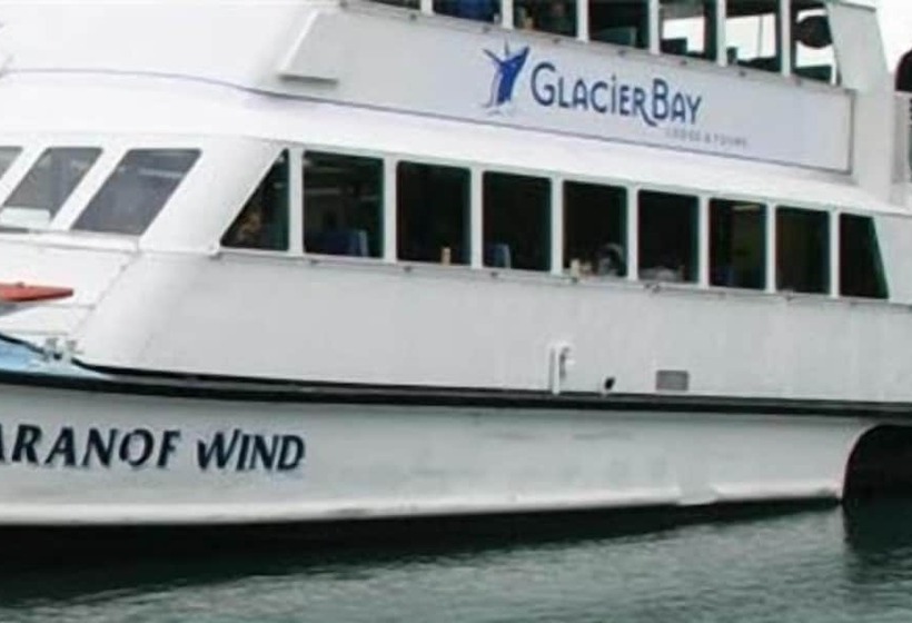 בית מלון כפרי Glacier Bay Lodge