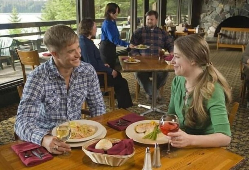 בית מלון כפרי Glacier Bay Lodge