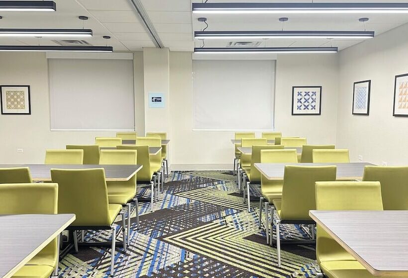 בית מלון כפרי Holiday Inn Express & Suites   Prospect Heights, An Ihg