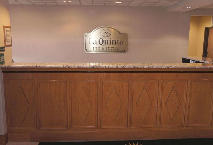 هتل La Quinta Inn & Suites By Wyndham Omaha Airport Downtown