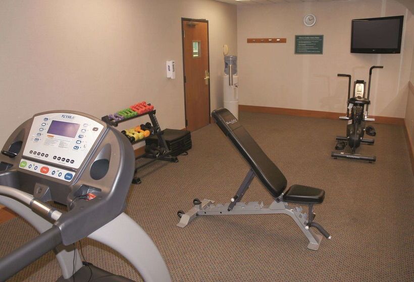 هتل La Quinta Inn & Suites By Wyndham Omaha Airport Downtown