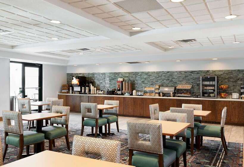 هتل La Quinta Inn & Suites By Wyndham Omaha Airport Downtown