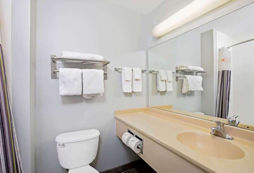 هتل La Quinta Inn & Suites By Wyndham Omaha Airport Downtown