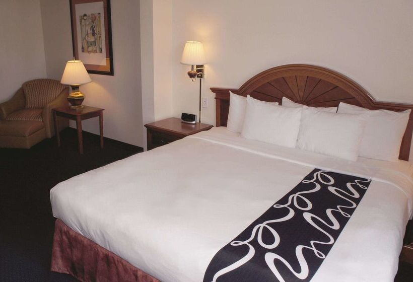هتل La Quinta Inn & Suites By Wyndham Omaha Airport Downtown