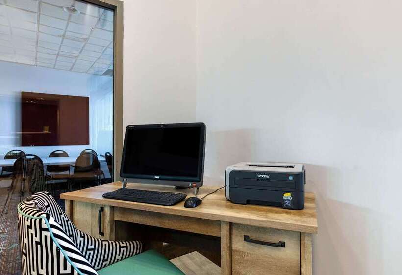 هتل La Quinta Inn & Suites By Wyndham Omaha Airport Downtown
