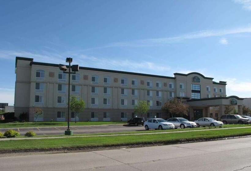 هتل La Quinta Inn & Suites By Wyndham Omaha Airport Downtown