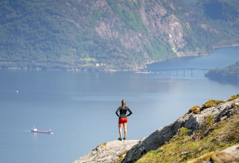 Lavik Fjord Hotel & Apartments
