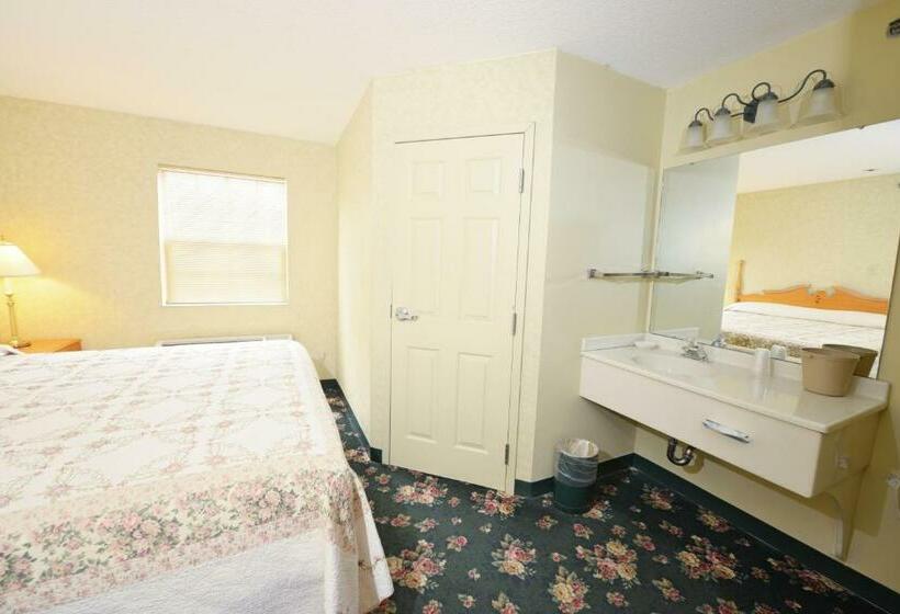 هتل Our Guest Inn And Suites   Downtown
