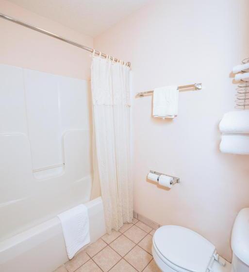 هتل Our Guest Inn And Suites   Downtown