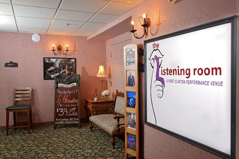 هتل Our Guest Inn And Suites   Downtown