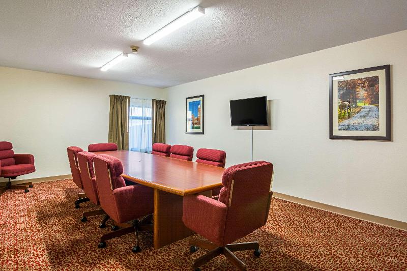בית מלון כפרי Quality Inn & Suites Greensburg I74