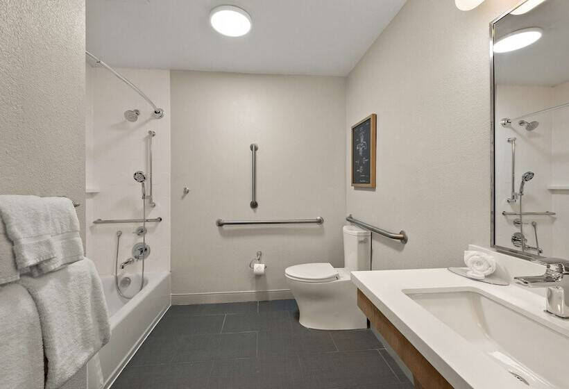 هتل Sonesta Simply Suites Jersey City