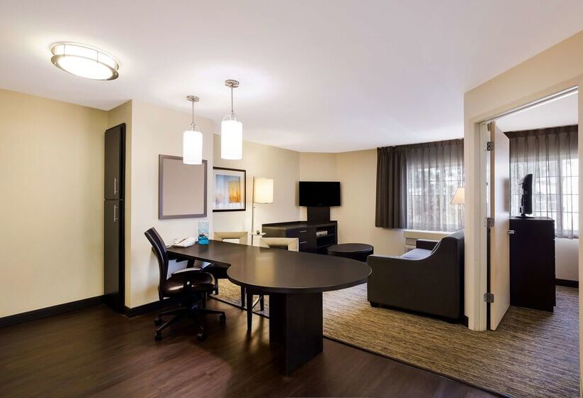 هتل Sonesta Simply Suites St Louis Earth City