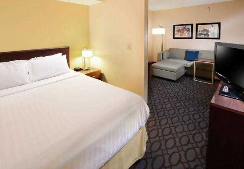 هتل Springhill Suites Fort Worth University