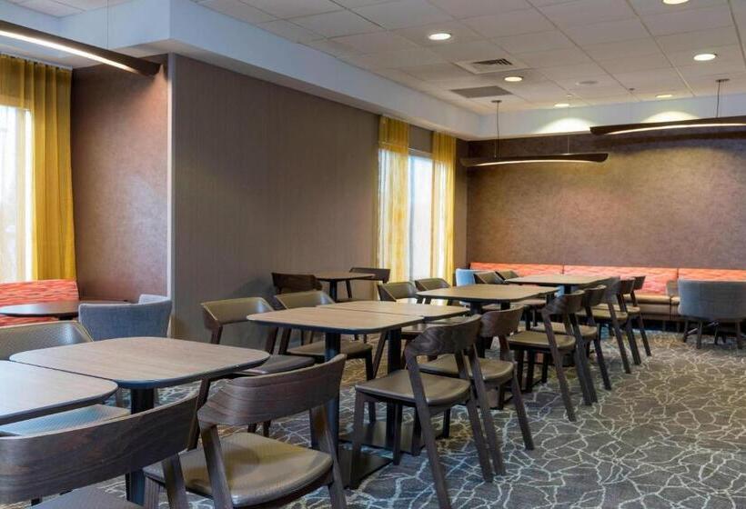 هتل Springhill Suites Grand Rapids North