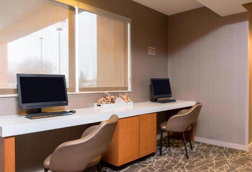 هتل Springhill Suites Grand Rapids North