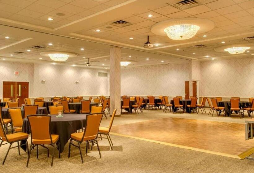 هتل Springhill Suites By Marriott Lawrence Downtown