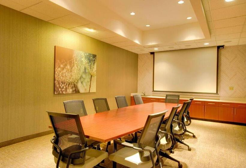 هتل Springhill Suites By Marriott Lawrence Downtown