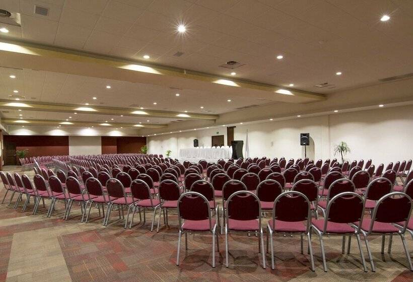 هتل Tesoro Los Cabos