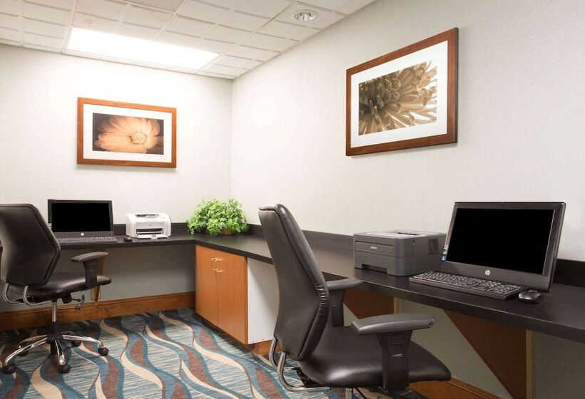 בית מלון כפרי Wingate By Wyndham Garner/raleigh South