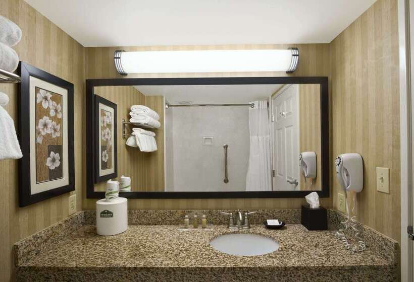 هتل Spark By Hilton Greensboro