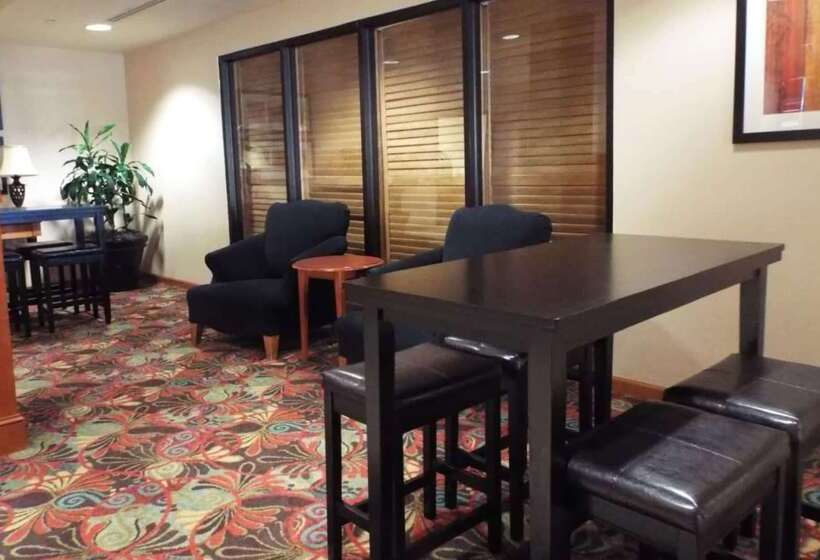 هتل Spark By Hilton Greensboro