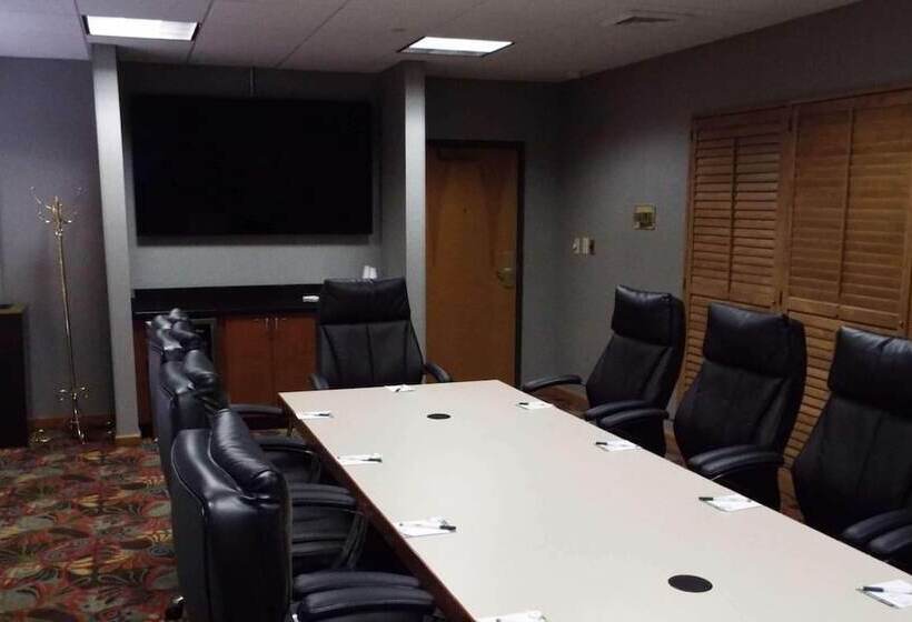 هتل Spark By Hilton Greensboro